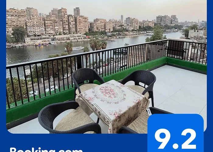 شقة بإطلالة بانورامية على النيل